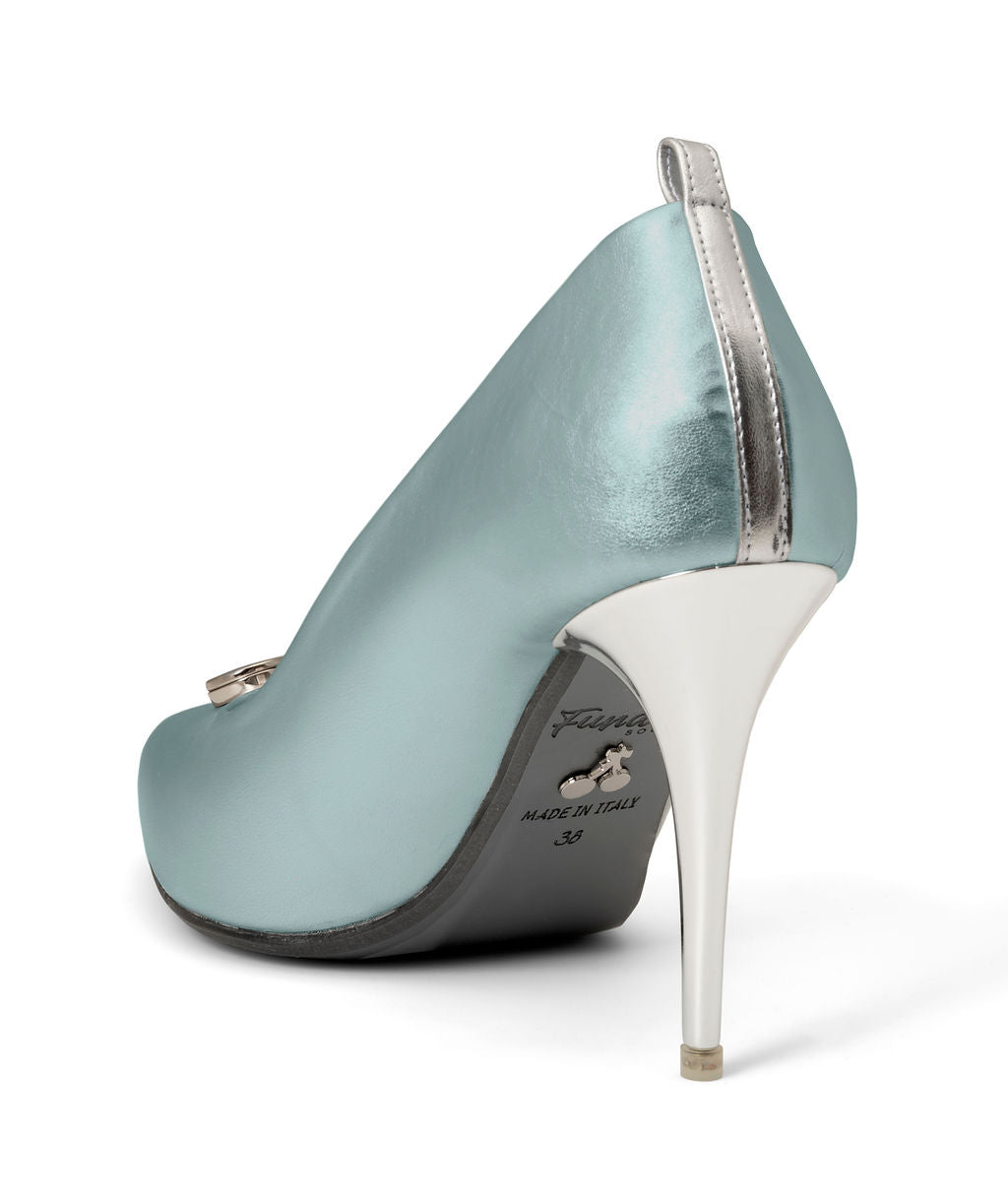 Delicious Pump made from Recycled Leather on a Silver Stiletto Stick Silver à la Magnetic