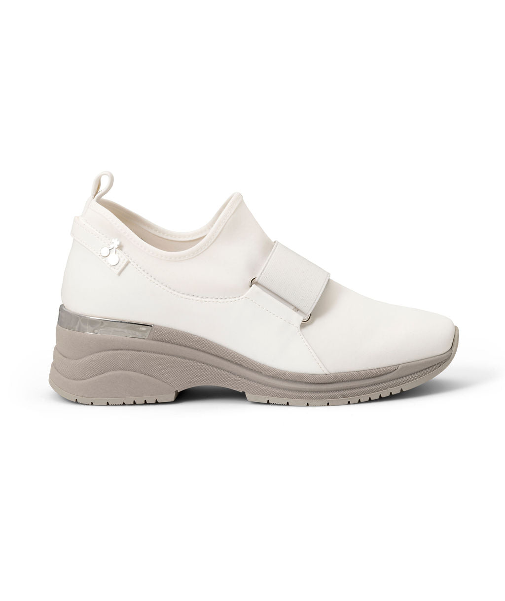 Vanilla Cream — White on Grey
 Sneakers