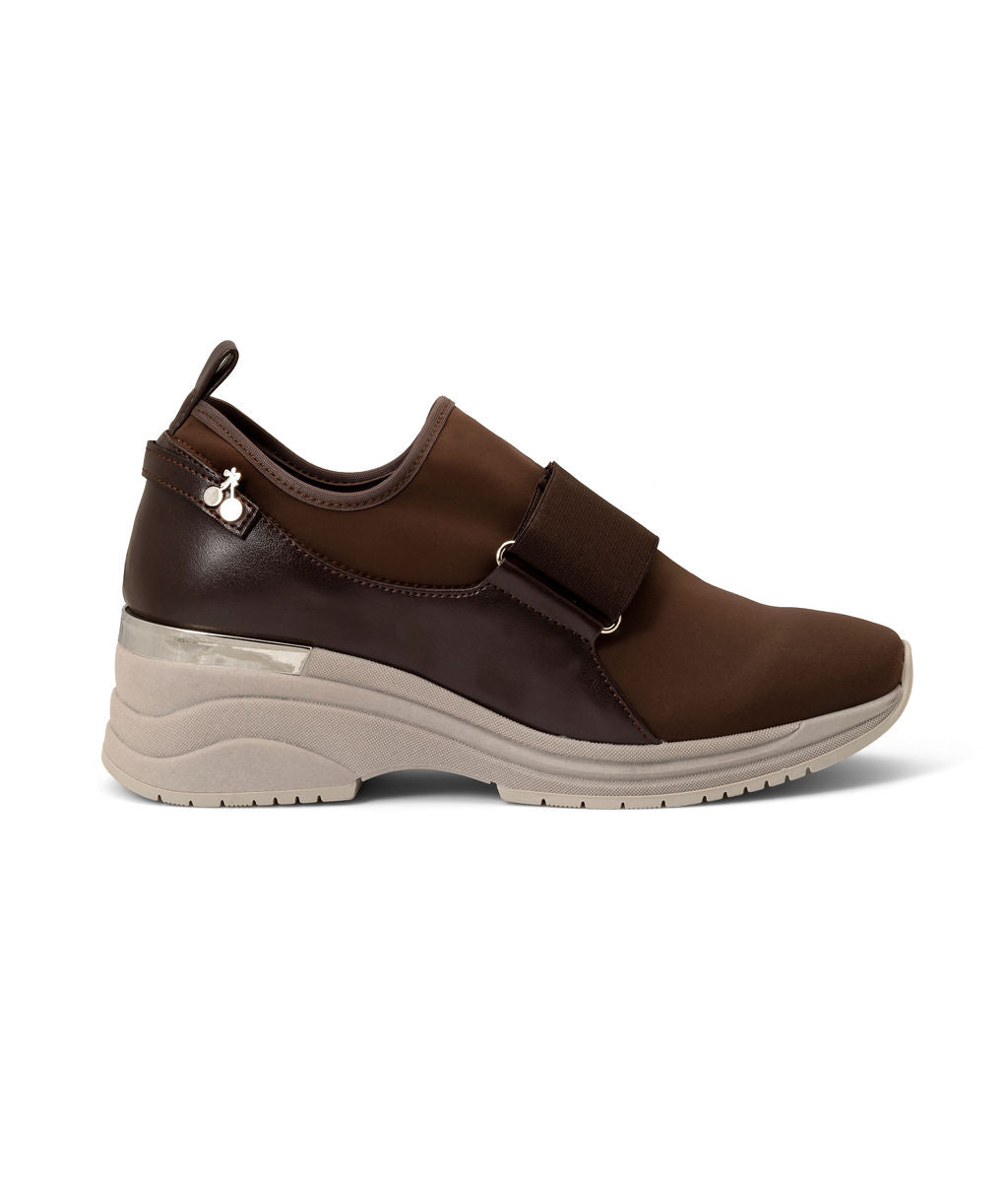Chocolate — Brown
 Sneakers