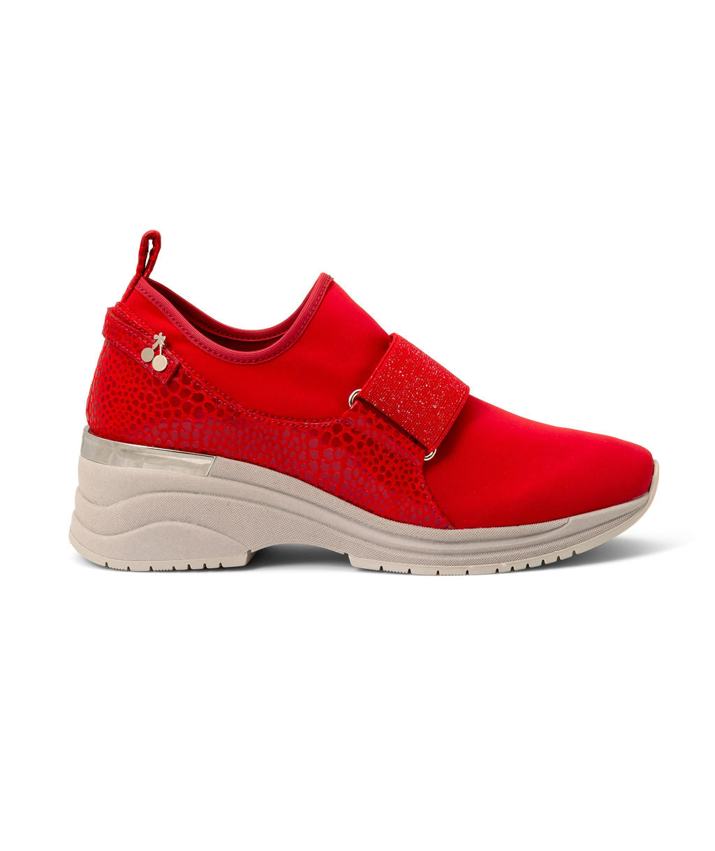 Red Velvet Cake — Deep Red
 Sneakers